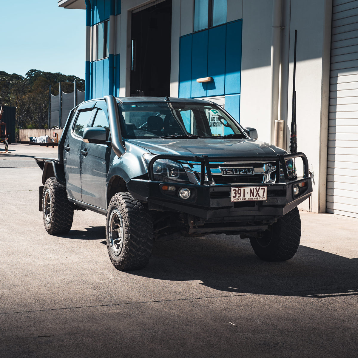 Isuzu D-Max fitted with the Angry Arc 4.5 inch stainless steel snorkel, side profile