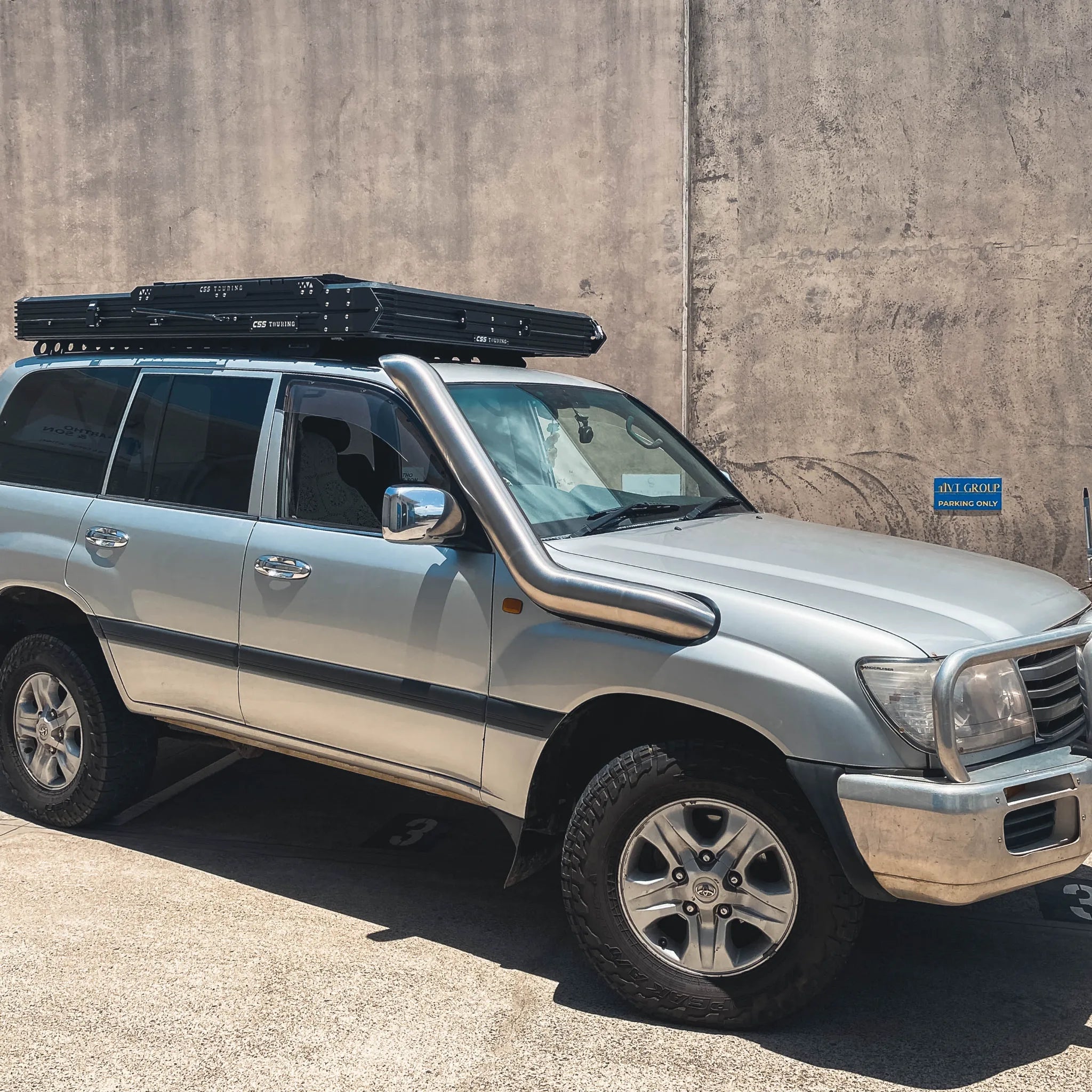 Toyota Landcruiser 100/105 Series fitted with the Angry Arc 5-inch snorkel