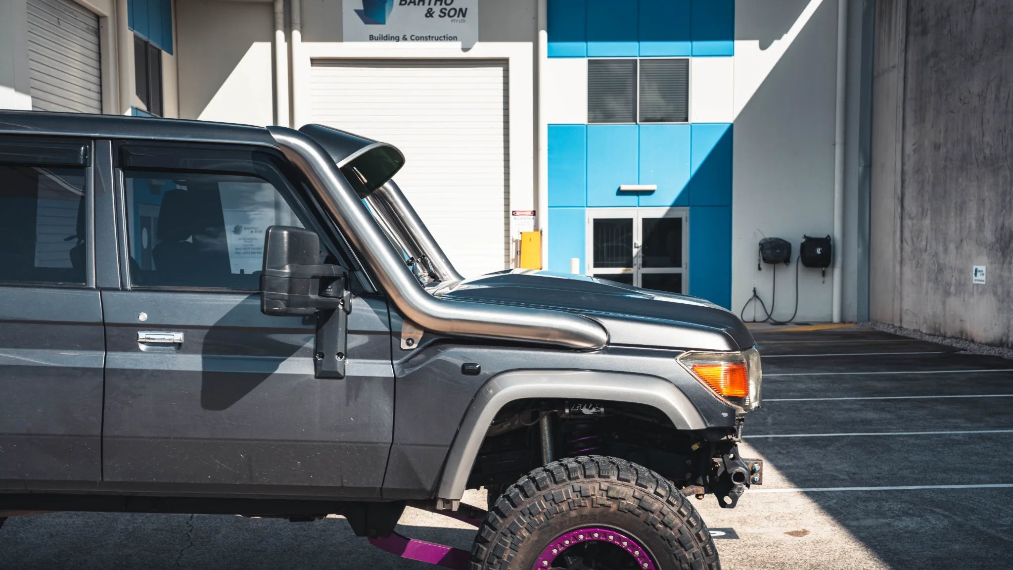Mounting detail of the Angry Arc 70 Series V8 snorkel